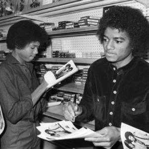 Randy Jackson, Michael Jackson, fans and store staff (The Jacksons' In-Store Album Promotion) 1978 Freeway Records / Los Angeles