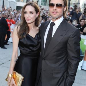 Brad Pitt and Angelina Jolie at event of Zmogus, pakeites viska (2011)
