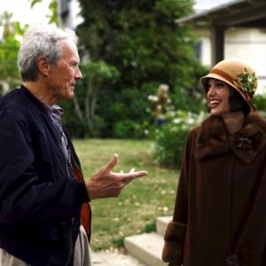 Still of Clint Eastwood and Angelina Jolie in Laumes vaikas (2008)