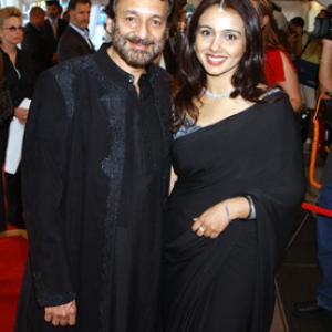 Shekhar Kapur at event of The Four Feathers 2002