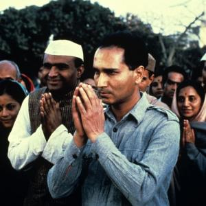 Still of Ben Kingsley and Harsh Nayyar in Gandhi (1982)