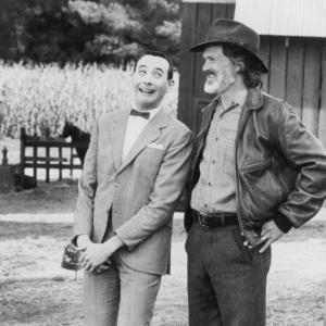 Still of Paul Reubens and Kris Kristofferson in Big Top Pee-wee (1988)