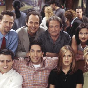 Still of Jennifer Aniston, Robin Williams, Billy Crystal, Courteney Cox, Lisa Kudrow, Matt LeBlanc, Matthew Perry and David Schwimmer in Draugai (1994)