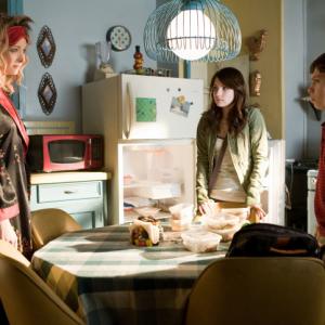 Still of Lisa Kudrow Emma Roberts and Jake T Austin in Hotel for Dogs 2009