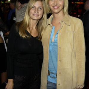 Lisa Kudrow and Holly Wiersma at event of Wonderland 2003