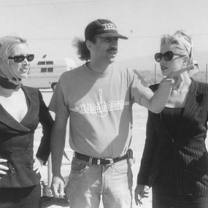 Mira Sorvino, Lisa Kudrow and David Mirkin in Romy and Michele's High School Reunion (1997)