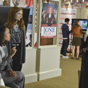 Still of Lisa Kudrow, Kerry Washington and Darby Stanchfield in Scandal (2012)