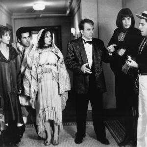 Still of Steve Martin, Juliette Lewis, Liev Schreiber, Adam Sandler, Anthony LaPaglia and Rita Wilson in Mixed Nuts (1994)