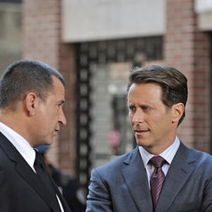 Still of Anthony LaPaglia and Steven Weber in Without a Trace 22 x 42 2008