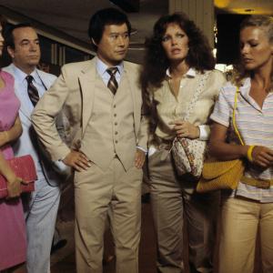 Still of Tanya Roberts, Jaclyn Smith, Cheryl Ladd, David Doyle and Soon-Tek Oh in Charlie's Angels (1976)