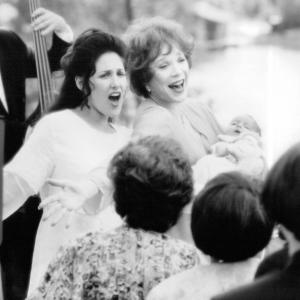 Still of Shirley MacLaine and Ricki Lake in Mrs. Winterbourne (1996)