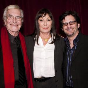 Anjelica Huston Martin Landau and Ben Mankiewicz