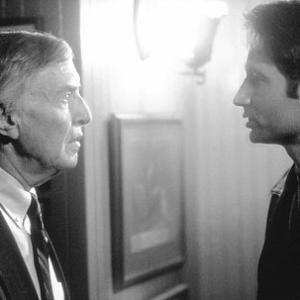 Still of David Duchovny and Martin Landau in The X Files 1998