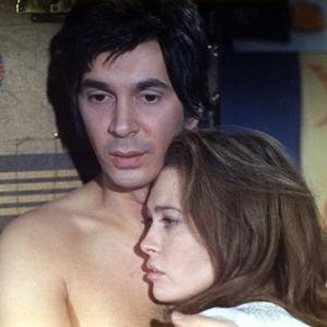 Still of Faye Dunaway and Frank Langella in La maison sous les arbres (1971)