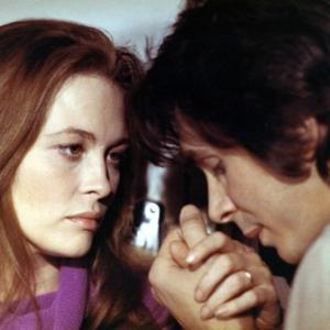 Still of Faye Dunaway and Frank Langella in La maison sous les arbres (1971)