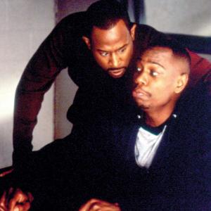 Still of Martin Lawrence and Dave Chappelle in Blue Streak 1999