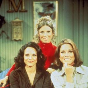 Still of Valerie Harper, Cloris Leachman and Mary Tyler Moore in Mary Tyler Moore (1970)