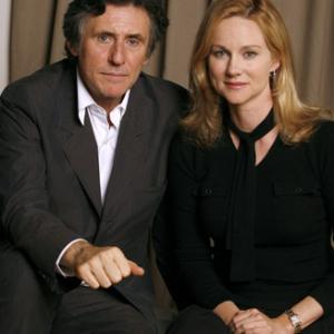 Gabriel Byrne and Laura Linney at event of Jindabyne 2006
