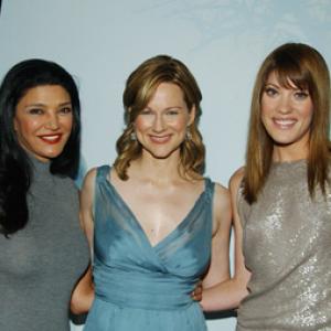 Laura Linney, Shohreh Aghdashloo and Jennifer Carpenter at event of The Exorcism of Emily Rose (2005)