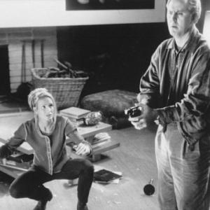 Still of John Lithgow and Kelly Lynch in Homegrown (1998)