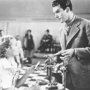 Still of Carole Lombard and Fred MacMurray in Hands Across the Table (1935)