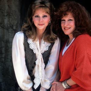 Still of Bette Midler and Shelley Long in Outrageous Fortune (1987)
