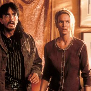 Still of Hank Azaria and Kelly Lynch in Homegrown 1998