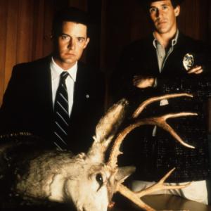 Still of Kyle MacLachlan and Michael Ontkean in Twin Pykso miestelis (1990)