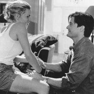 Still of Elisabeth Shue and Kyle MacLachlan in The Trigger Effect 1996