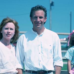 Still of Kevin Costner, Gaby Hoffmann and Amy Madigan in Field of Dreams (1989)