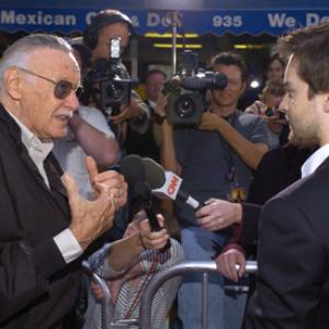 Tobey Maguire and Stan Lee at event of Zmogus voras 2 (2004)