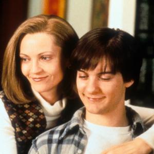Still of Joan Allen and Tobey Maguire in The Ice Storm (1997)