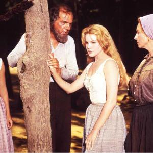 Still of Karl Malden Agnes Moorehead Debbie Reynolds and Carroll Baker in How the West Was Won 1962