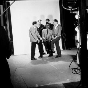 Sammy Davis Jr with Frank Sinatra Dean Martin Peter Lawford and Joey Bishop on the set of Oceans Eleven 1960