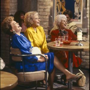 Still of Estelle Getty, Rue McClanahan and Betty White in The Golden Girls (1985)