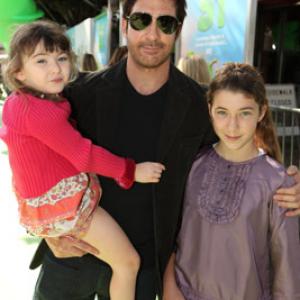 Dylan McDermott and Charlotte Rose at event of Planet 51 (2009)
