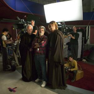 George Lucas Ian McDiarmid and Hayden Christensen in Zvaigzdziu karai Situ kerstas 2005