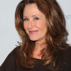 Mary McDonnell at event of Detektyve Dzonson 2005