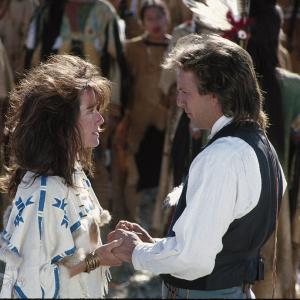Still of Kevin Costner and Mary McDonnell in Sokis su vilkais (1990)