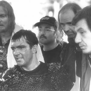 Antonio Banderas, John McTiernan and Dennis Storhøi in The 13th Warrior (1999)