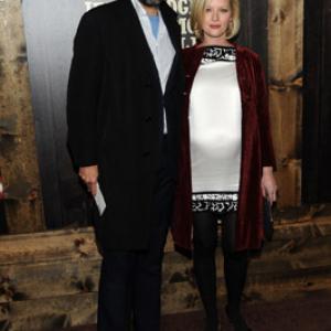 Gretchen Mol and Tod Williams at event of Tikras isbandymas 2010