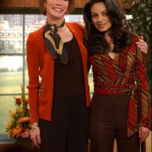 THAT '70s SHOW: Mary Tyler Moore (L) guest-stars as a local news anchor in the 
