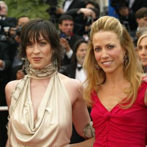 Alanis Morissette and Sheryl Crow at event of De-Lovely (2004)