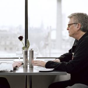 Still of Julia Roberts and Mike Nichols in Closer (2004)