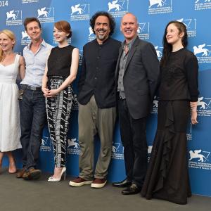Michael Keaton, Edward Norton, Alejandro González Iñárritu, Amy Ryan, Emma Stone and Andrea Riseborough at event of Zmogus-paukstis (2014)
