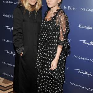 Ashley Olsen and Mary-Kate Olsen at event of Vidurnaktis Paryziuje (2011)