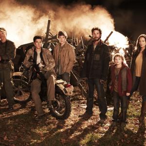 Still of Will Patton Noah Wyle Moon Bloodgood Drew Roy Maxim Knight and Connor Jessup in Krentantis dangus 2011