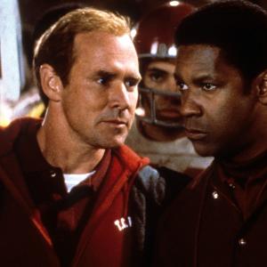 Still of Denzel Washington and Will Patton in Remember the Titans (2000)