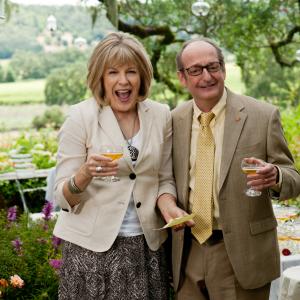 Still of David Paymer and Mimi Kennedy in Susizadeje penkerius metus 2012