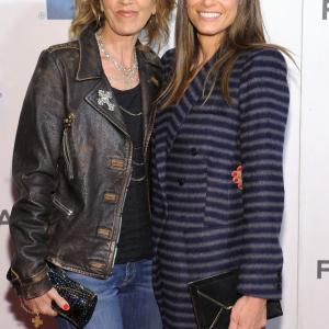 Amanda Peet and Felicity Huffman at event of Trust Me 2013